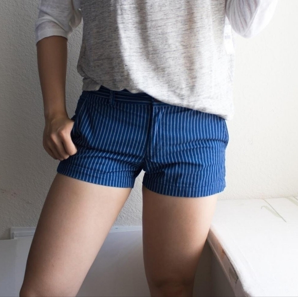 UNIQLO Women's Blue and Navy Stripe Shorts - Picture 1 of 4